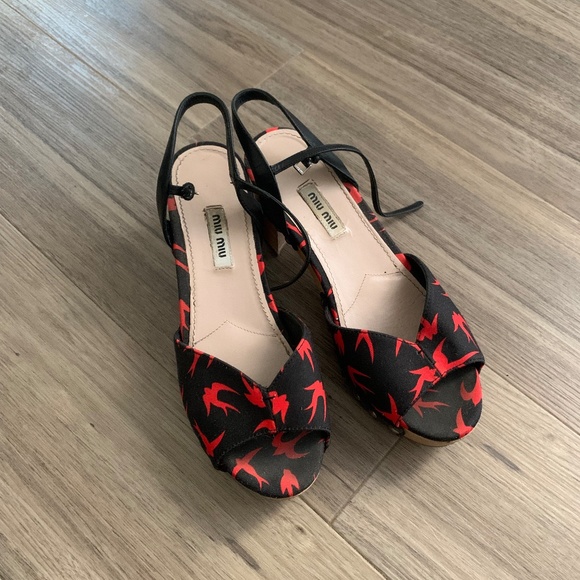 Miu Miu Bird Print Wooden Block Heel Sandals - Picture 2 of 6